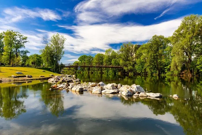 Idylle an der Mur im Bereich des Augartens in Graz.