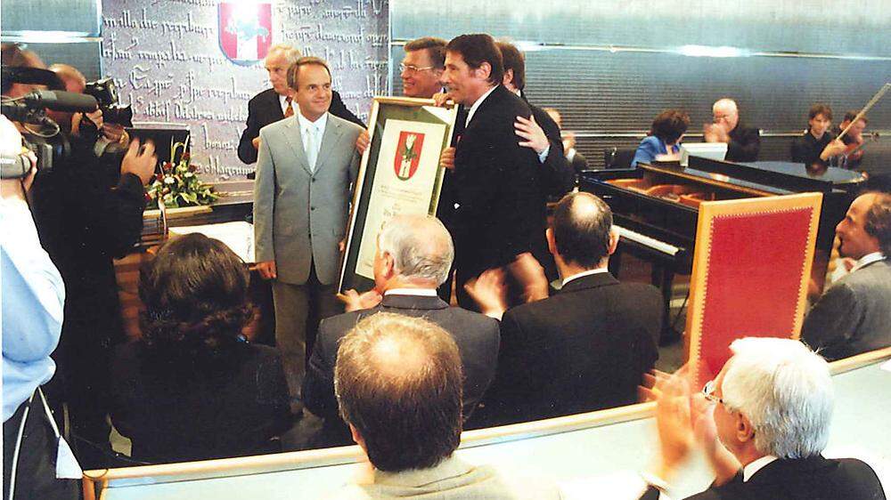 2001 wurde Udo Jürgens vom damaligen Bürgermeister Harald Scheucher und Vizebürgermeister Ewald Wiedenbauer zum Ehrenbürger gekürt.