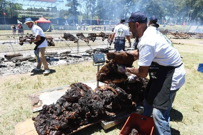Den Rekord für das größte Grillfest der Welt hielt bisher Uruguays Nachbar Argentinien.