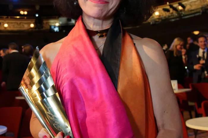 Wie bei den Oscars, ist auch beim Nestroy die Kategorie "Beste Schauspielerin" heiß begehrt. In diesem Jahr holte ihn sich Sona MacDonald für ihre Rollen als Julie in "Fräulein Julie" von August Strindberg (Theater in der Josefstadt) und als Sie in "Blue Moon" von Torsten Fischer und Herbert Schäfer (Kammerspiele).