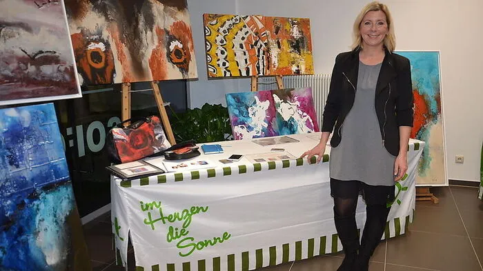 Rebekka Hackl initiierte die Künstlerlounge im Autohaus Fritz