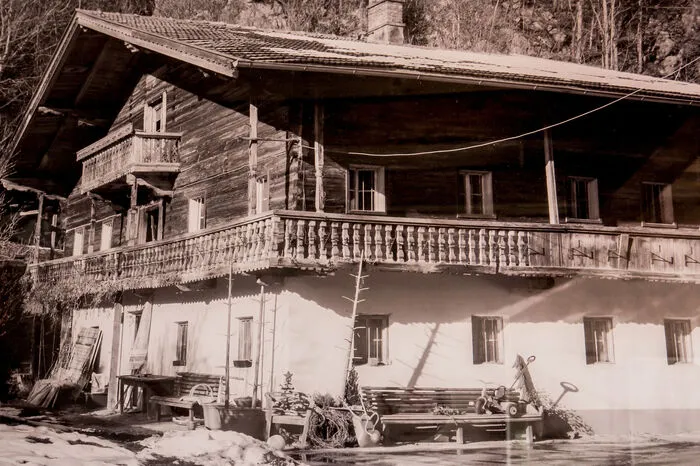 Als das Haus noch in Tirol stand: Ein Bauernhaus von 1730, seit Generationen im Besitz einer einzigen Familie, alles noch im Originalzustand. Die Sontheimers waren begeistert: „Es war, als hätte es nur auf uns gewartet"