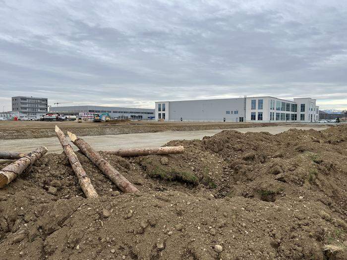 Das neue Gebäude wird neben dem einstigen Magna- und Samsung-Werk errichtet