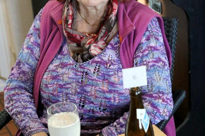 Übrigens: Unter den Kartenspielern gesichtet wurden unter anderen Waltraud Hoffmann (Foto), Rosi Feichtinger, Karl Prasser, Sebastian Griesser, Max Wallner sowie Ernestine Lueder. 