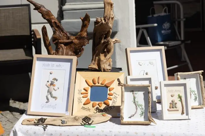 Regionale Kunsthandwerker präsentierten dort ihre Werke – von Schmuck bis Keramik – und zeigten ihr handwerkliches Können.
