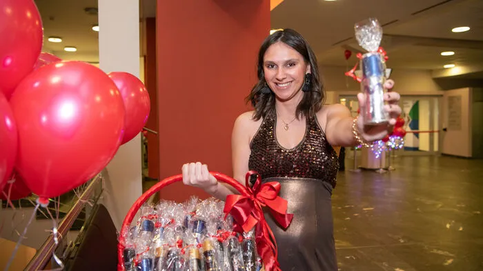 Er ist einer der Höhepunkte im Ballgeschehen: der Brucker Stadtball. Nach der Polonaise durch Schüler der AHS Bruck eröffnete Organisatorin Andrea Winkelmeier mit Moderatorin Nicole Präpasser die Ballnacht.