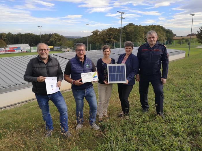 Vizebürgermeister Franz Maitz, Bürgermeister Johannes Weidinger, KEM-Managerin Maria Eder, Gemeinde-Verantwortliche Martha Schuster, Abschnittsfeuerwehrkommandant Erwin Schober (v.l.)