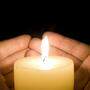 Neben den Gebeten kann auch eine Kerze angezündet werden