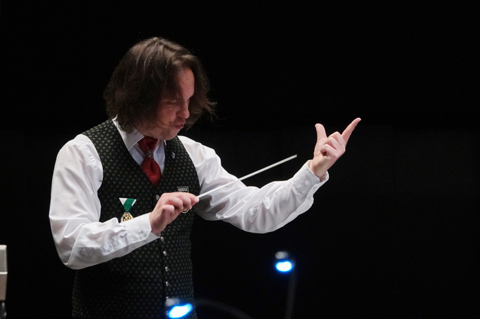 Mit Temperament und Feingefühl leitete Peter Derler als Dirigent das Konzert.