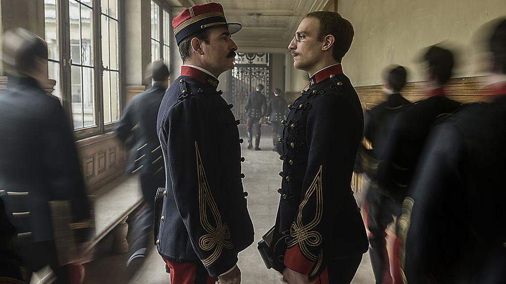 Georges Picquart (Jean Dujardin, links) will die Affäre um Alfred Dreyfus (Louis Garrel) aufdecken und entdeckt einen der größten Politskandale des 19. Jahrhunderts