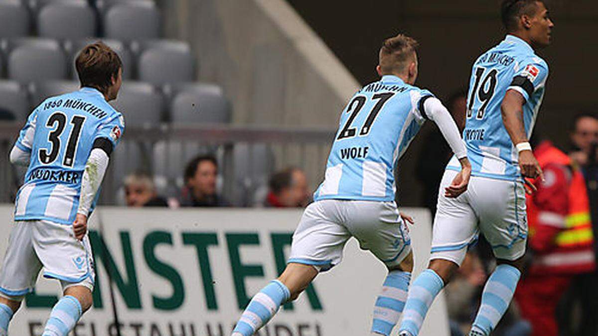 Rubin Okotie (rechts) erzielte in Paderborn einen Hattrick