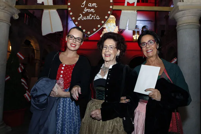 Sonja Fekiacova, Traude und Liliane Roth-Rothenhorst vergnügten sich.