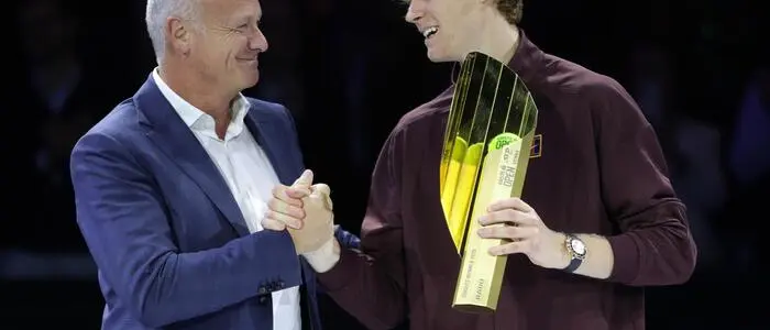 Wien-Turnierdirektor Herwig Straka und Titelverteidiger Jannik Sinner