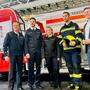 In einer gemeinsamen Pressekonferenz zeigten Landesfeuerwehr-Kommandant Rudolf Robin und Landesrat Daniel Fellner die ersten Muster der zukünftigen Einsatzbekleidung der Kärntner Florianijünger