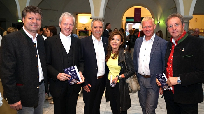 Bürgermeister Gerhard Pirih, Generalvikar Engelbert Guggenberger, Stadtrat Franz Eder mit Gattin Ursula, AMS-Leiter Johann Oberlerchner und Klubobmann Ferdinand Hueter