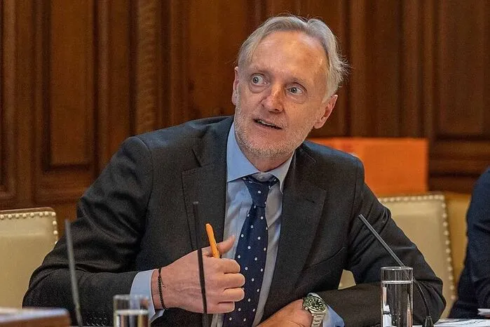 Die Schulden steigen, dennoch hat Günter Riegler die Finanzen mit der selbst gesetzten Obergrenze im Griff – auch wenn dank „Blackbox“ immer wieder plötzlich Millionen für schwarz-blaue Projekte da sind, wo sonst Sparen angesagt ist. In der Kultur muss er die Animositäten zwischen Szene und Koalitionspartner FPÖ austarieren. Das Kulturjahr 2020 hat das Potenzial zu einem lauten Ausrufezeichen.Note: 2,5