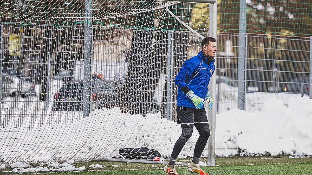 Goalie Lennart Moser performt sowohl im Training als auch in den Testspielen stark