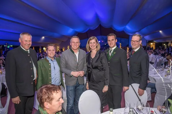 Polit-Runde: ÖVP-Klubobmann Karl Lackner, Marco Triller FPÖ), Minister Mario Kunasek (FPÖ), Landesrätin Barbara Eibinger-Miedl (ÖVP), Stefan Hermann und Gerald Deutschmann (FPÖ)