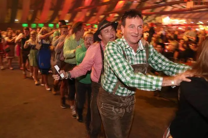Beim Oktoberfest am Schwarzlsee ging seit Freitagabend die Post ab.