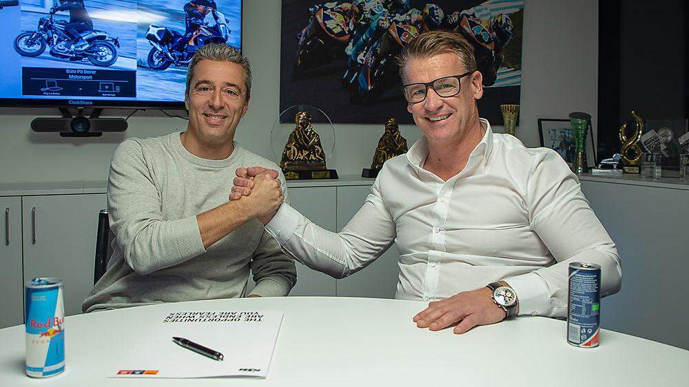 Francesco Guidotti (links) mit KTM-Motorsportchef Pit Beirer.