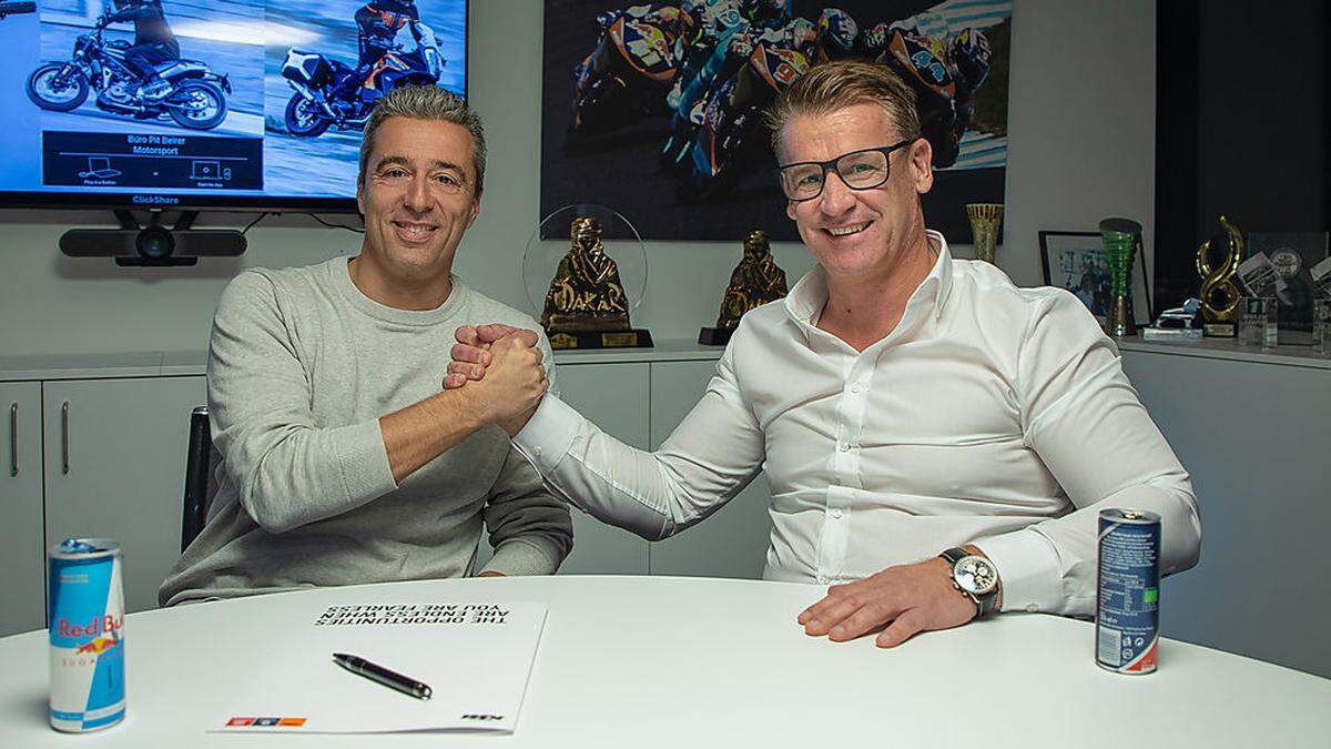Francesco Guidotti (links) mit KTM-Motorsportchef Pit Beirer.