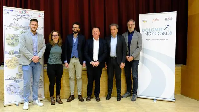 Von links nach rechts: Philipp Schlemmer (Regionsmanagement Osttirol), Irmgard Hitthaler (Regionsmanagement Südtirol), Alberto Comini (Management DNS), Thomas Walch (Präsident DNS), Franz Theurl (Obmann TVBO), Otto Trauner (Leiter Infrastruktur TVBO)