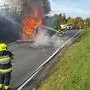 Die Feuerwehr bekämpfte den Lkw-Brand auf der B 66