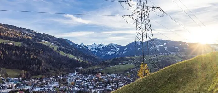 Dieser Masten über der Stadt Schladming ist einer von 234, die erneuert werden