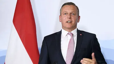 Mario Kunasek stärkt Gerhard Kurzmann den Rücken