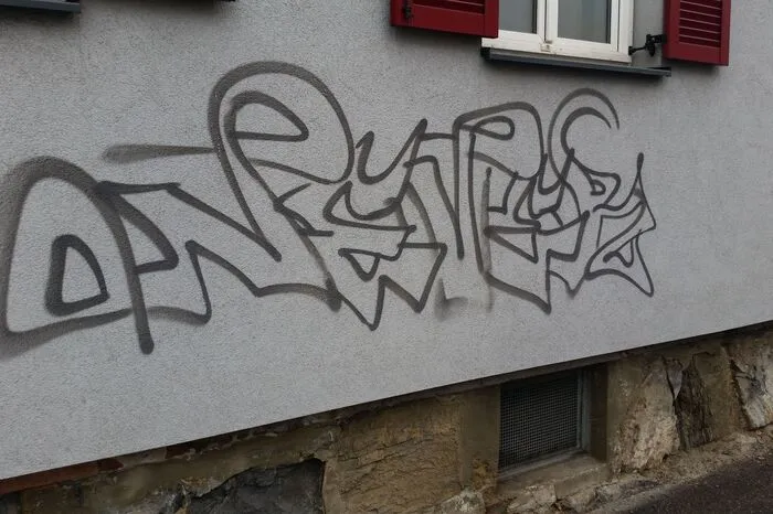 Teuer kommen auch die Reinigungen von Hausfassaden, wie hier in der Münzgrabenstraße.