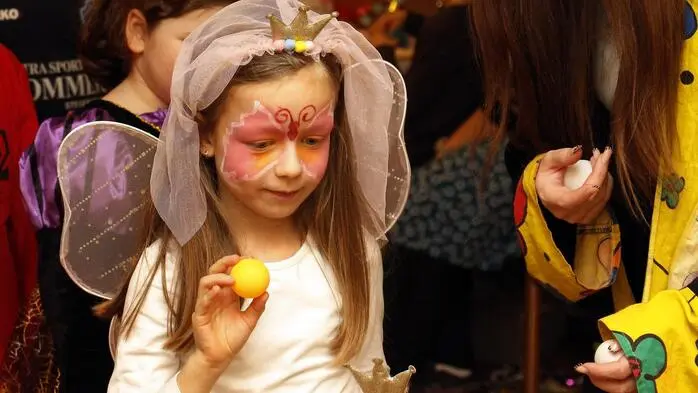 Pippi tanzte mit Grisu und Biene Maja schwirrte frechen Cowboys um die Ohren. Viel Spiel und Spaß herrschte auch heuer wieder beim alljährlichen Kindermaskenball im Dorfgasthaus Seiler-Ziegler in Leitersdorf.