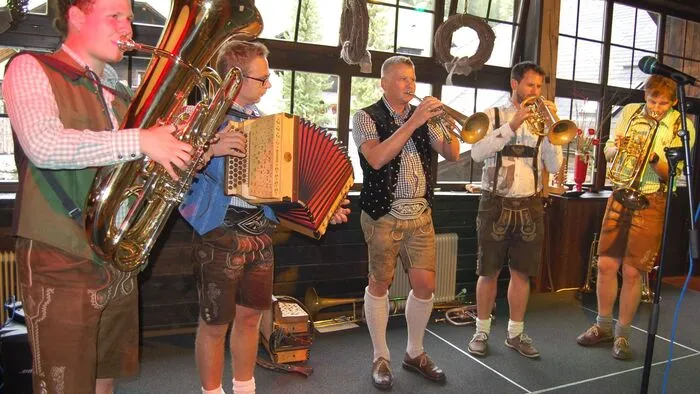 Das 5erGspon begeisterte mit vier Musikern aus Kärnten und einem Tiroler.