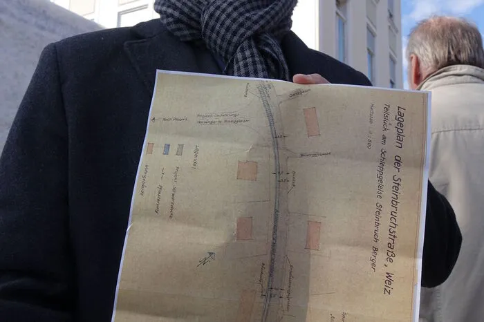 Diesen Termin habe er allen Beteiligten verkündet. Gewartet habe man immerhin lange schon. Dies bewies er mit einem  Plan aus dem Jahr 1956 für eine Ortsdurchfahrt.