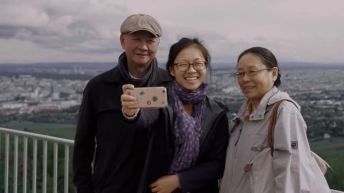 Mit dem Franz-Grabner-Preis geehrt: Weina Zhao (Mitte) und Judith Benedikt für Weiyena - Ein Heimatfilm