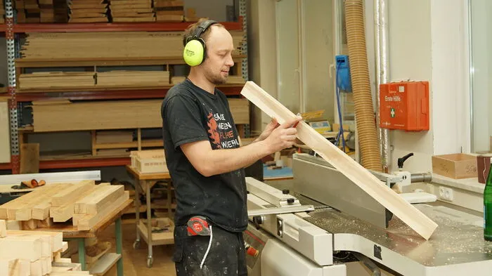 Viele Arbeitsschritte stecken in jeder Harmonika.