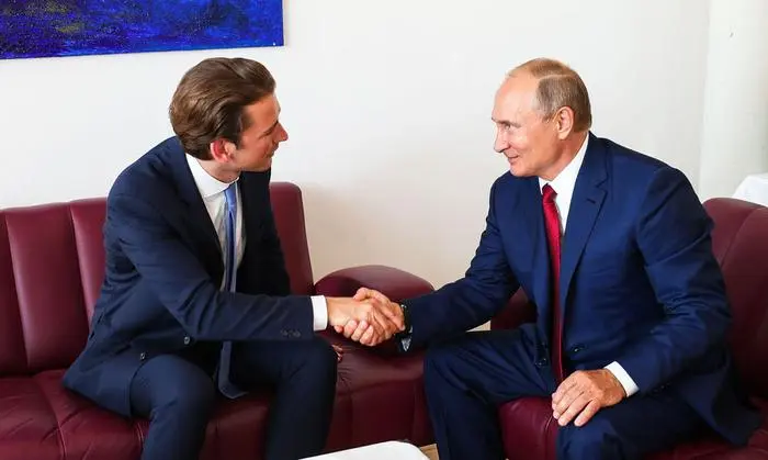 Kurz und Putin beim Arbeitsgespräch