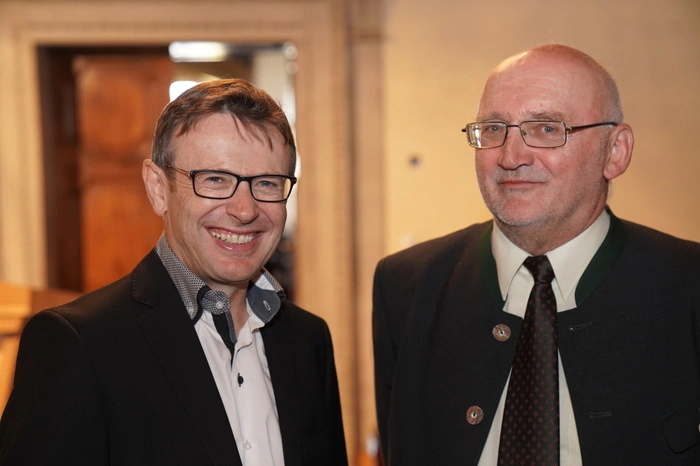 Hans Brunner (Leiter der Bezirksmusikschule) und Wilhelm Wadl (ehemals Leiter des Landesarchivs)