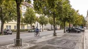 Viele Parkplätze sind entlang der Bahnhofstraße unbenutzt. Daher wird die Zahl reduziert 