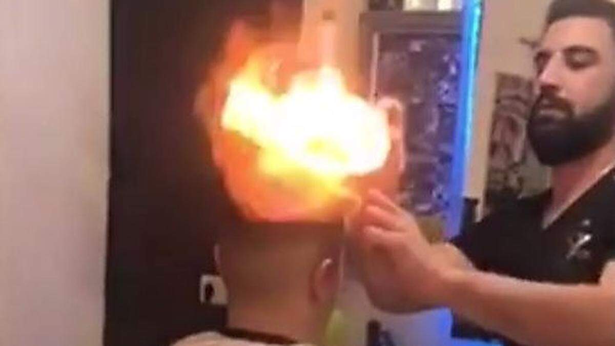 Haare mit Feuer behandelt