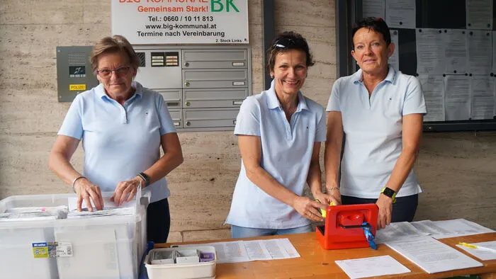 Bei der Anmeldung: von links: Ingrid Britzmann, Melitta Sokoll und Wilma Weber