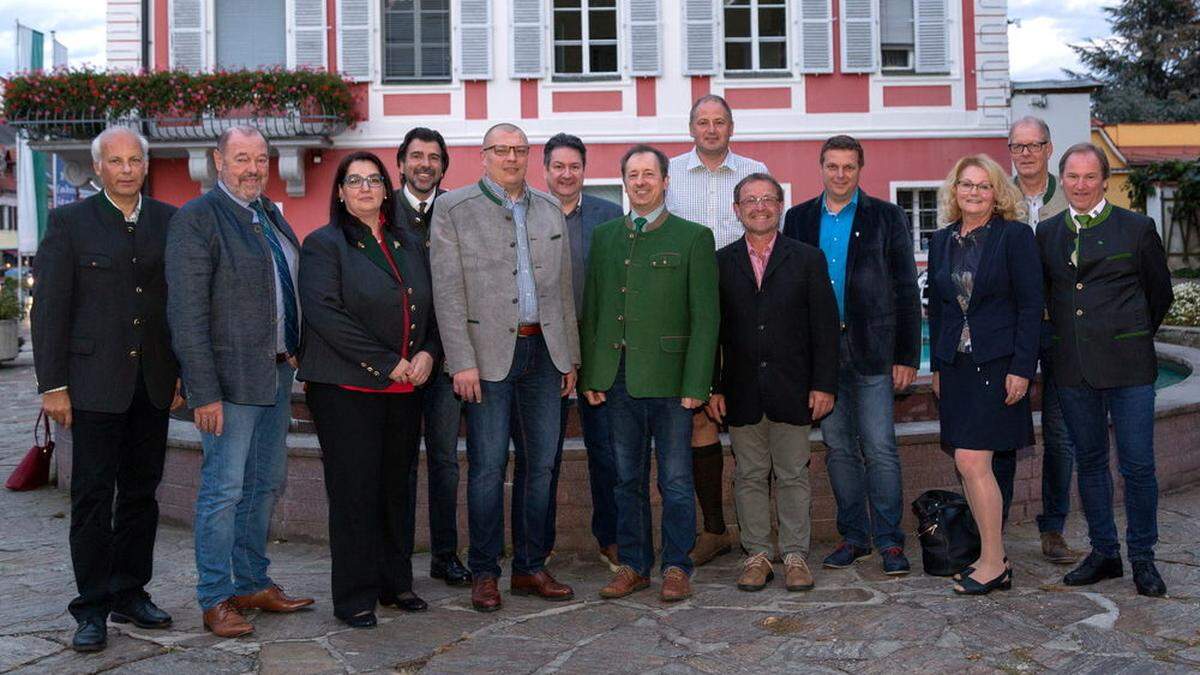 Die Kommission des neuen Tourismusverbandes Schilcherland Steiermark mit Vorsitzendem Ewald Zarfl (5.v.l.)