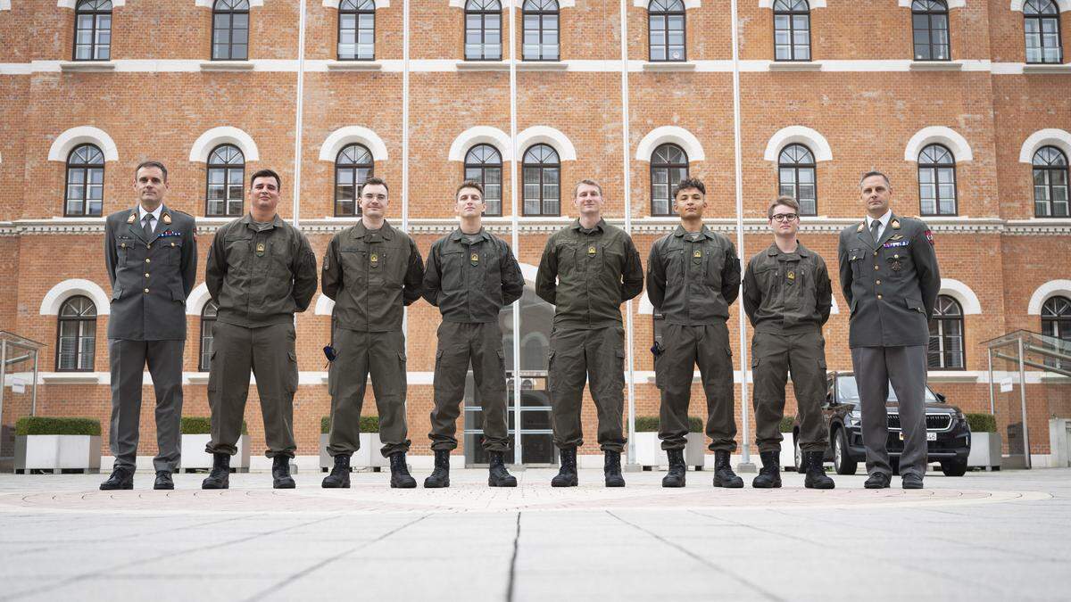 Die ersten sechs Soldaten beginnen das Medizinstudium nach dem neuen Modell