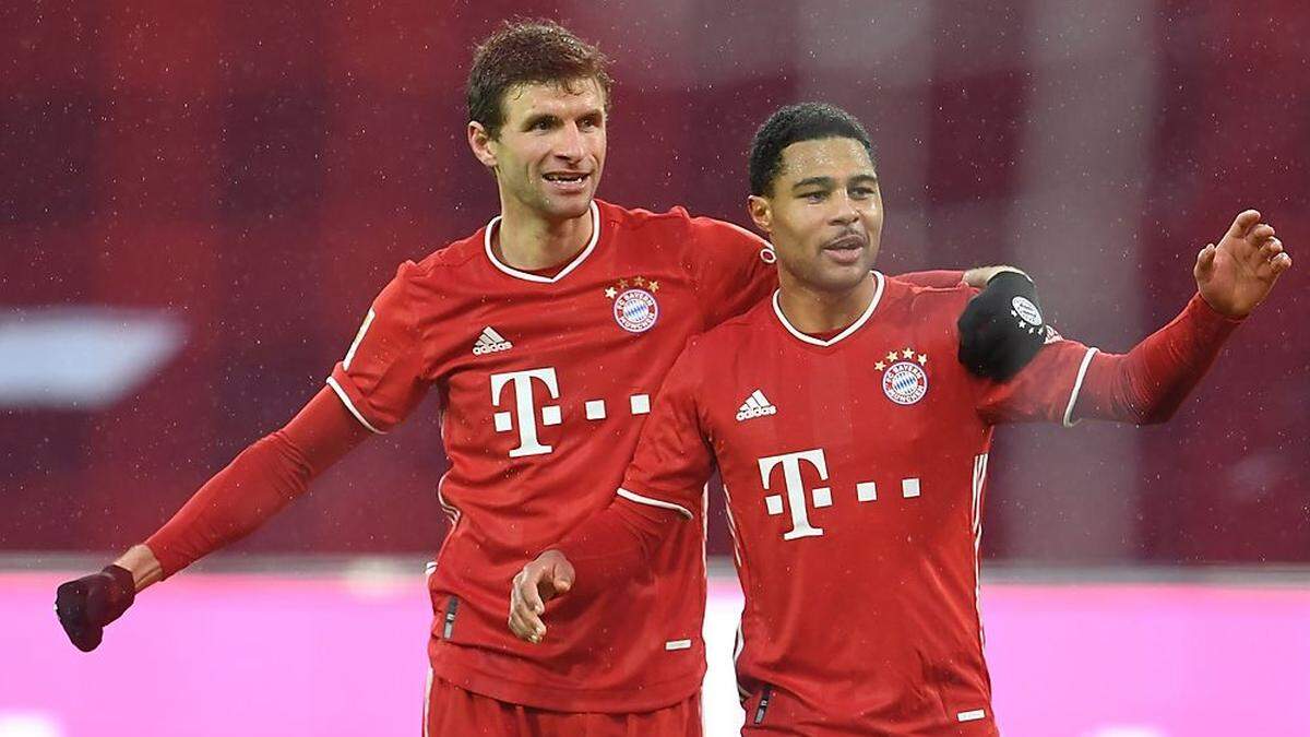 Serge Gnabry und Thomas Müller (links) jubelten über einen 4:1-Heimsieg