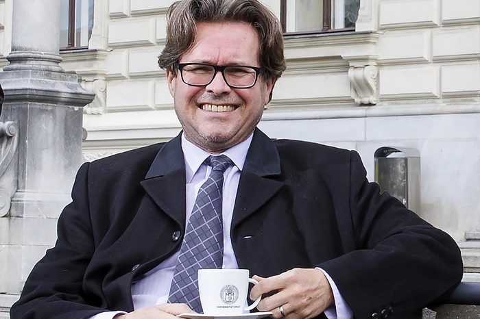 Gesprächsthema war beim Bekanntwerden der Tatsache, dass Polaschek zum Minster wird, aber auch seine mittlerweile wieder lange Haarpracht - hier ein Bild aus dem Jahr 2020.