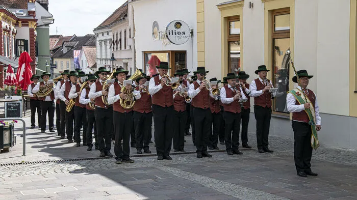 Mit Platzkonzerten in Eggendorf, Schildbach, Greinbach und am Hauptplatz in Hartberg gestaltete die Stadtkapelle Hartberg, geleitet von Kapellmeister Heinz Steinbauer, den Tag der Blasmusik