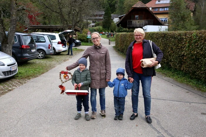 Auch die frischen Temperaturen am Freitag konnten die zahlreichen Besucher nicht davor abhalten, am Hofgelände bei Geschäftsführer Holger Remer vorbeizuschauen. 