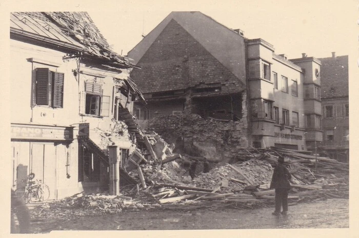... der Hauptplatz (Geschäft Wölle) ...