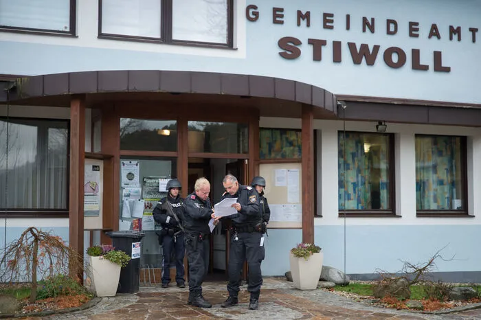 Auch das Gemeindeamt wird weiterhin streng bewacht.