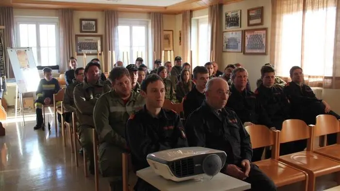 Feuerwehrmitglieder des Abschnittes 6 Unteres Stainztal (Bezirk Deutschlandsberg) trafen sich am Donnerstag zur jährlichen Abschnitts-Funkübung, die heuer die Feuerwehren Wieselsdorf und Preding durchführten.