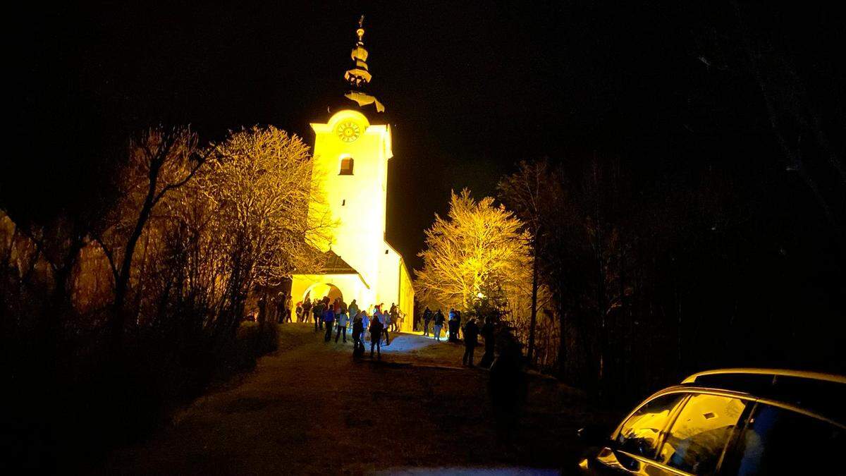Um Mitternacht beginnt der Dreibergelauf mit einer Messe am Lisnaberg